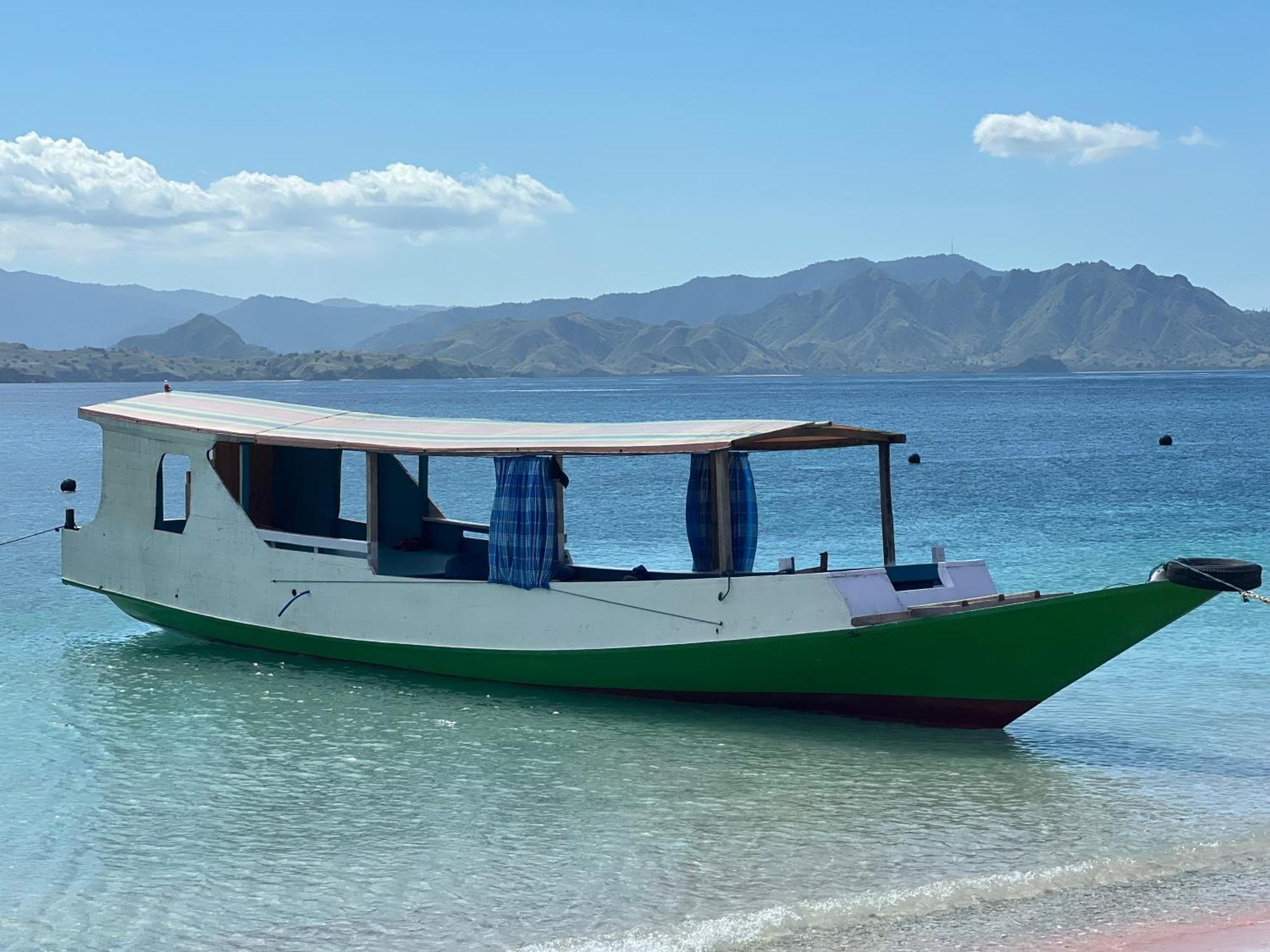 Jhuna Komodo Homestay Exterior foto